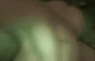 XXX سبزه لاغر روی مبل چرمی می خورد فیلم سکسی جدید به روز و لعنتی می کند